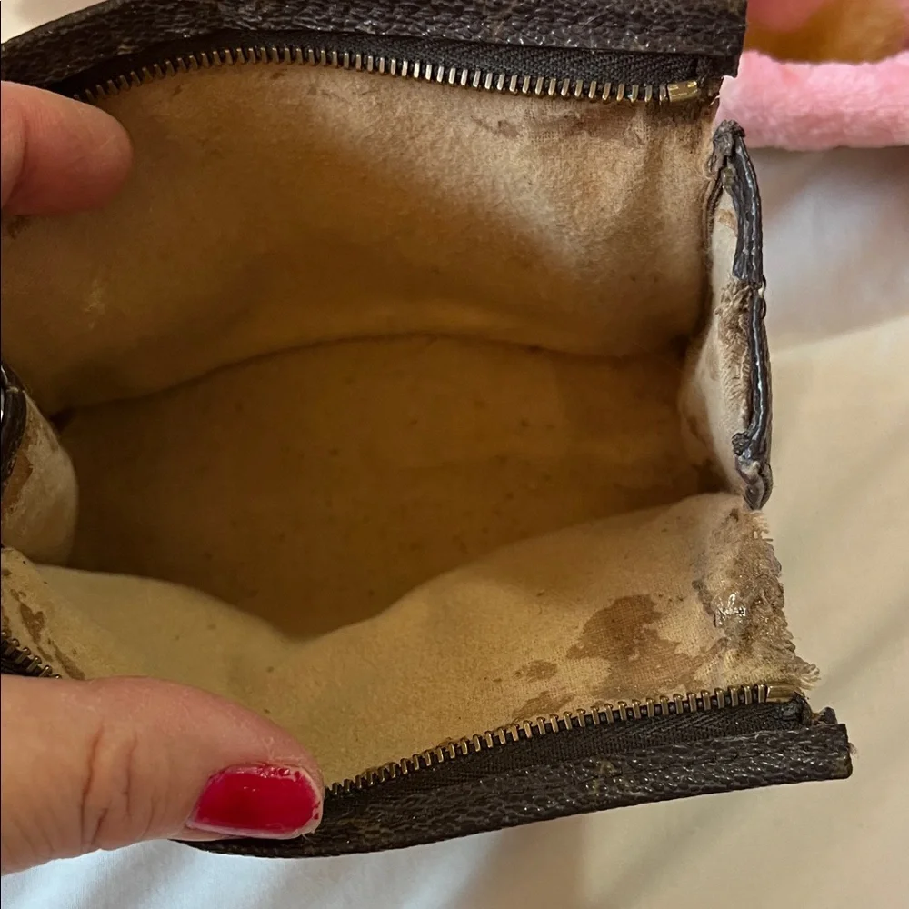 Authentic Louis Vuitton Monogram Canvas Pouch - Picture 6 of 12